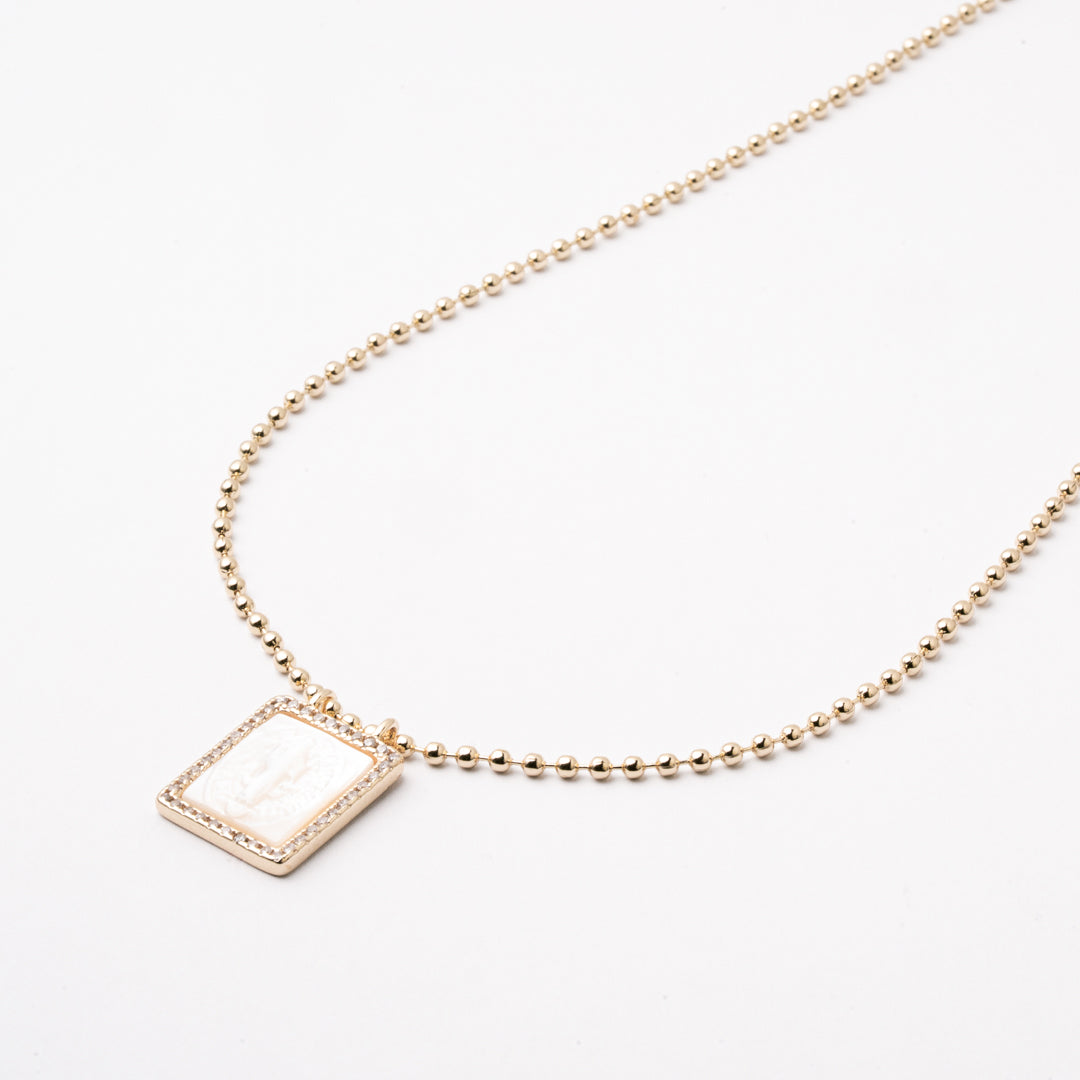 Gargantilla Nácar San Benito Cuadrado Chapa