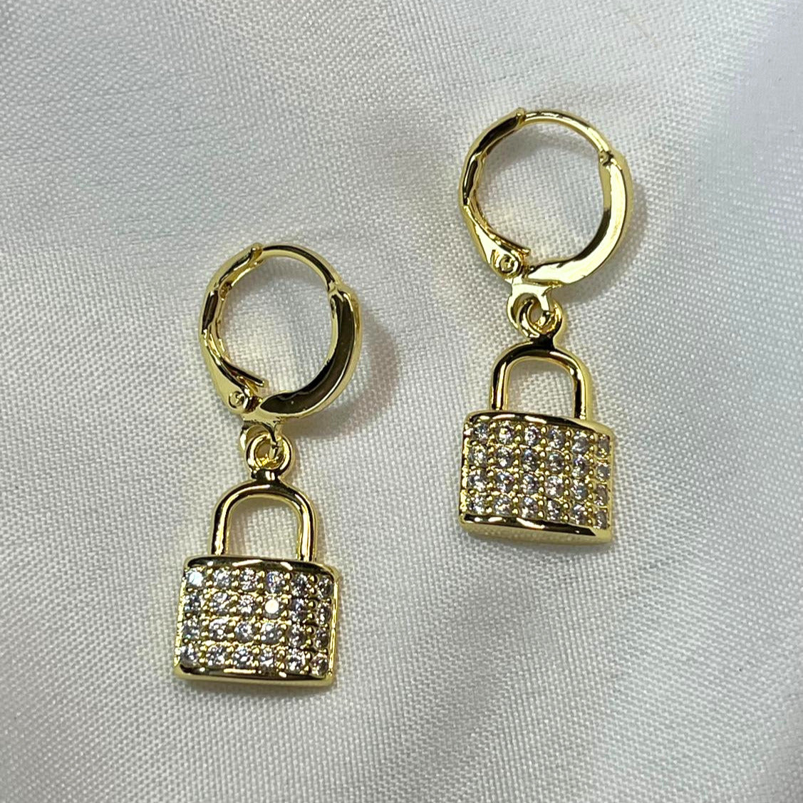 Huggie Candado Brillante Chapa