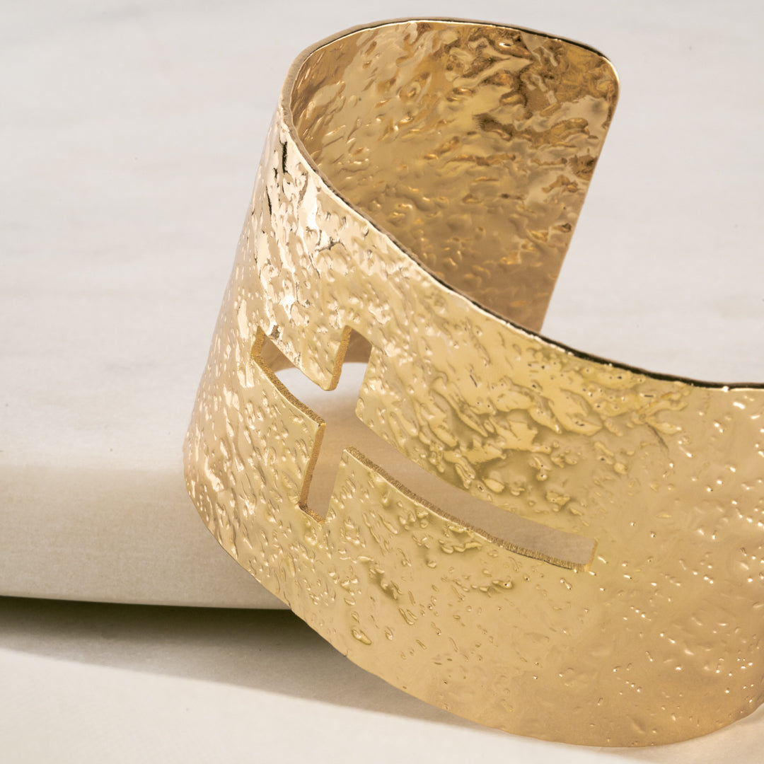 Brazalete Cruz Texturizada Chapa